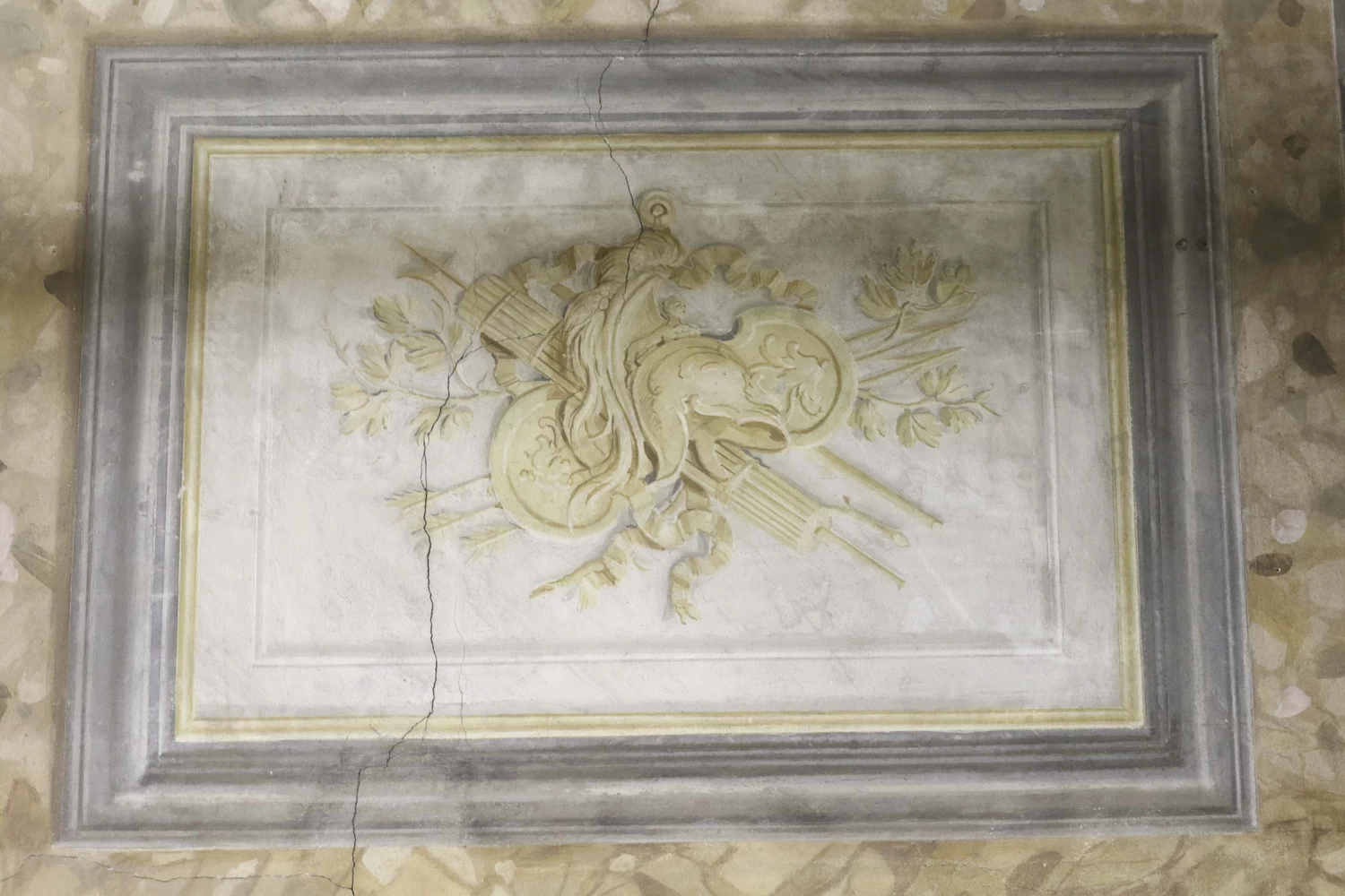 Motivo decorativo con armi entro finta cornice - Palazzo Maldura, attribuito